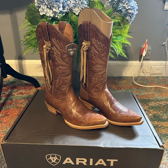 Ariat Shoes - Ariat new in box boots